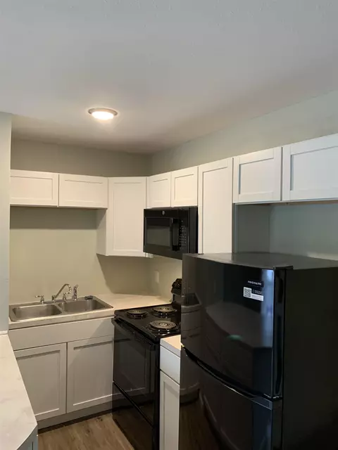 Kitchen - 2001 E 20th, Hooks, TX 75561 photo 6 of 7