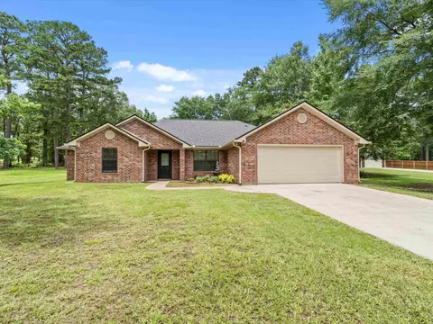 2015 W 2013 W Lake Dr, Gladewater, TX 75647