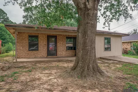308 N Lee Dr, Gladewater, TX 75647