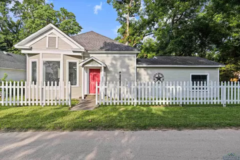 306 S Line St, Jefferson, TX 75657