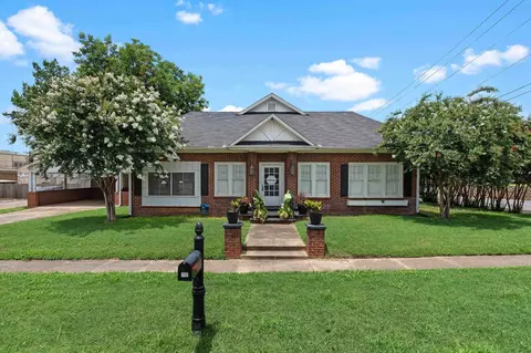 307 N Main St, Henderson, TX 75652