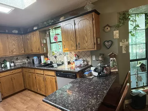 Kitchen - 572 E Mountain Rd, Longview, TX 75604 photo 10 of 11