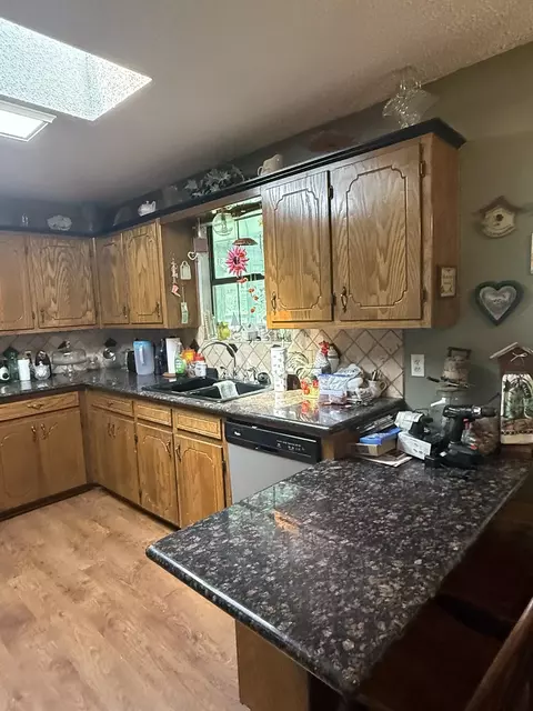 Kitchen - 572 E Mountain Rd, Longview, TX 75604 photo 9 of 11