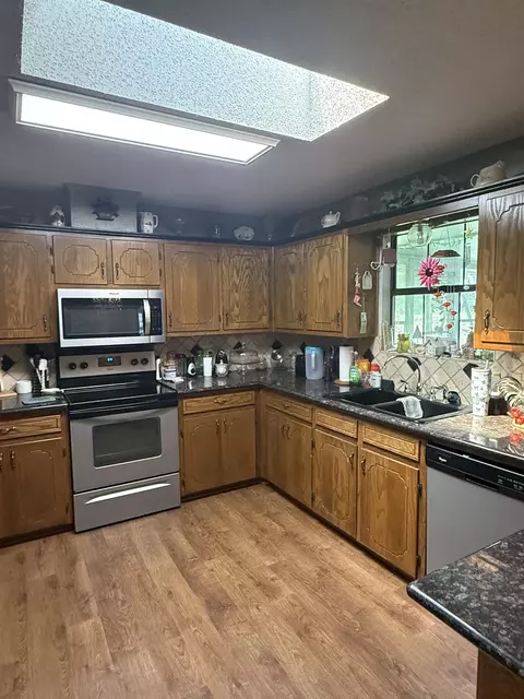Kitchen - 572 E Mountain Rd, Longview, TX 75604 photo 8 of 11