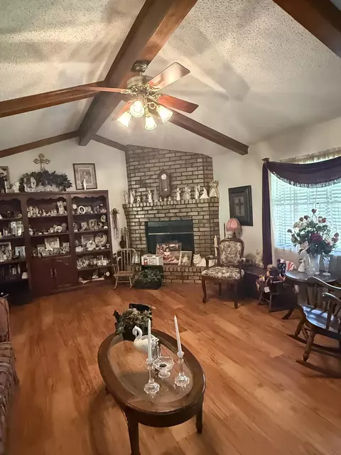 Living - 572 E Mountain Rd, Longview, TX 75604 photo 5 of 6