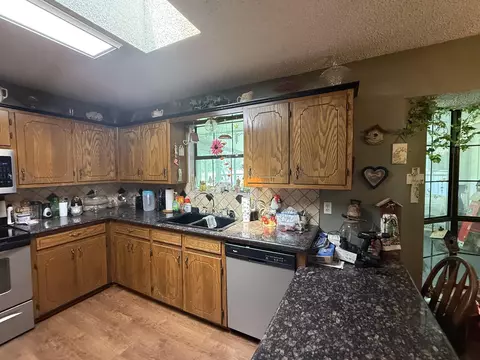 Kitchen - 572 E Mountain Rd, Longview, TX 75604 photo 4 of 11