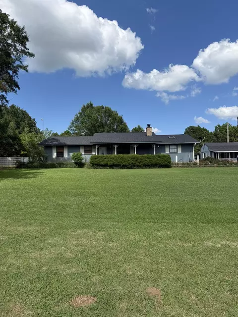Exterior - 572 E Mountain Rd, Longview, TX 75604 photo 3 of 9