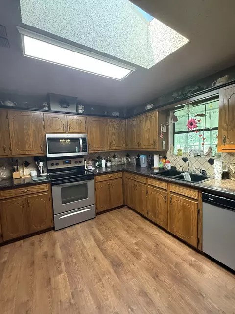 Kitchen - 572 E Mountain Rd, Longview, TX 75604 photo 3 of 11