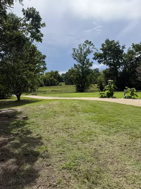 Exterior - 572 E Mountain Rd, Longview, TX 75604 photo 9 of 9