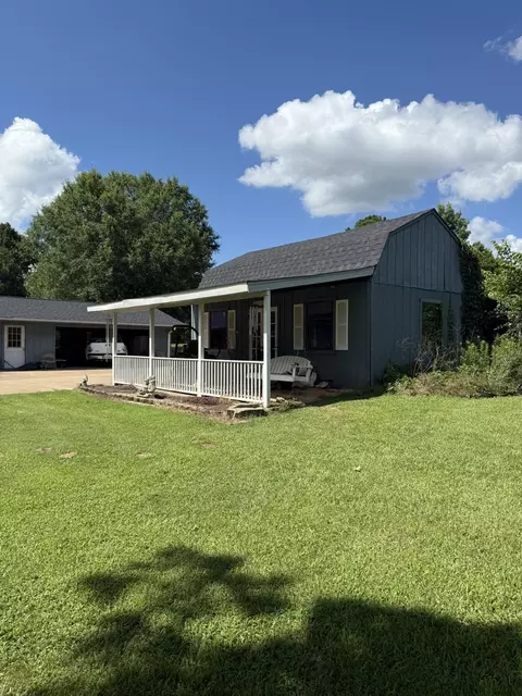 Exterior - 572 E Mountain Rd, Longview, TX 75604 photo 6 of 9