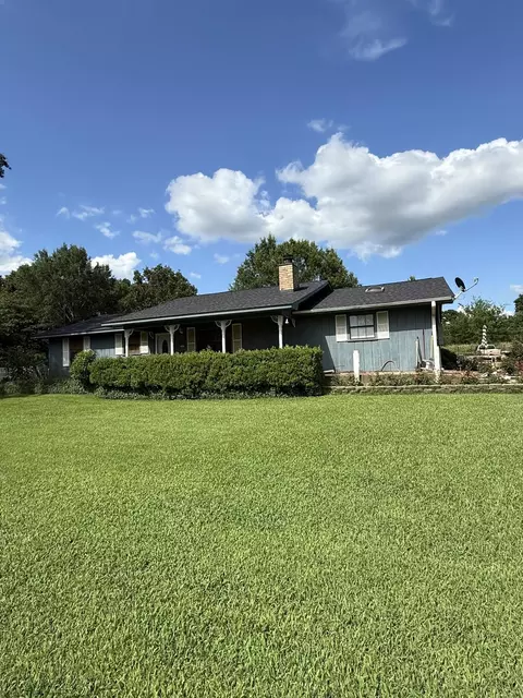 Exterior - 572 E Mountain Rd, Longview, TX 75604 photo 5 of 9