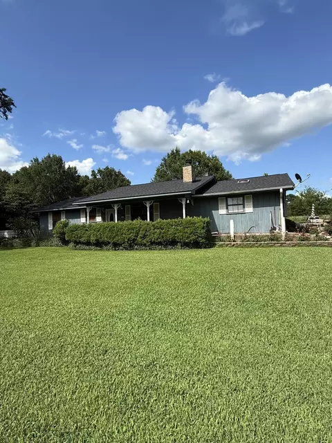 Exterior - 572 E Mountain Rd, Longview, TX 75604 photo 4 of 9