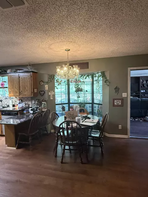 Dining - 572 E Mountain Rd, Longview, TX 75604 photo 2 of 3