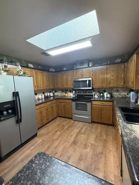 Kitchen - 572 E Mountain Rd, Longview, TX 75604 photo 5 of 11