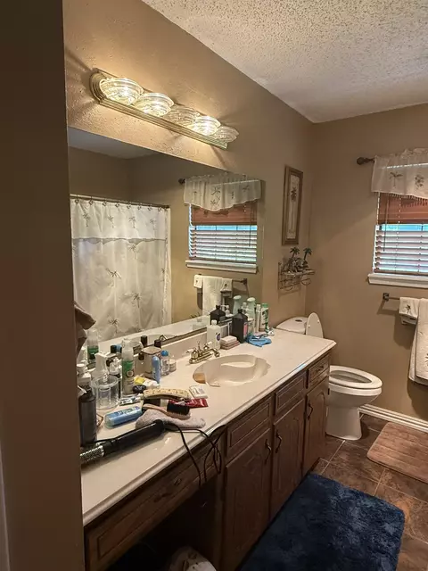 Bath - 572 E Mountain Rd, Longview, TX 75604 photo 5 of 5