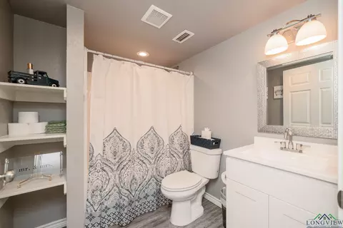 Bath - 207 Reel Rd, Longview, TX 75604 photo 1 of 3