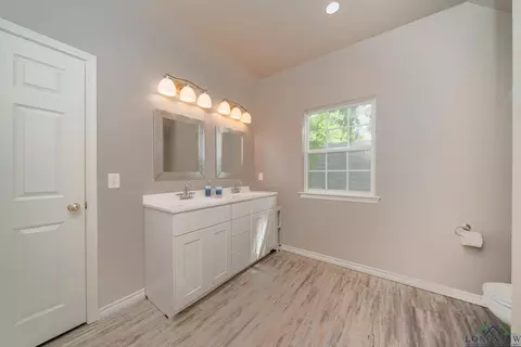 Bath - 207 Reel Rd, Longview, TX 75604 photo 2 of 3