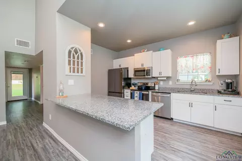 Entry Way - 207 Reel Rd, Longview, TX 75604 photo 1 of 2