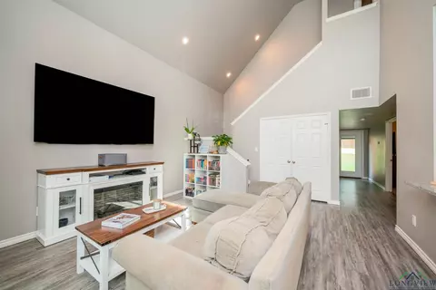 Living - 207 Reel Rd, Longview, TX 75604 photo 2 of 2