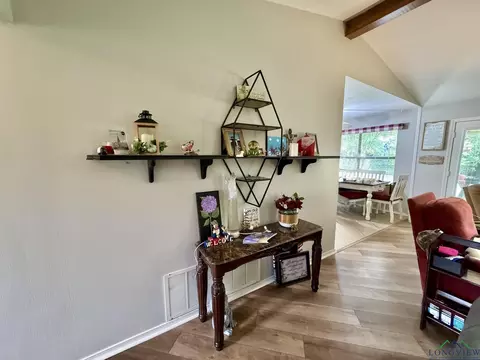 210 E Twilight Dr, Longview, TX 75604 photo 4