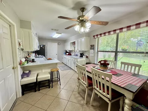 210 E Twilight Dr, Longview, TX 75604 photo 8