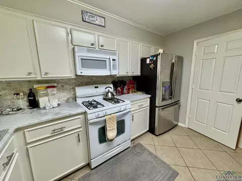 210 E Twilight Dr, Longview, TX 75604 photo 10