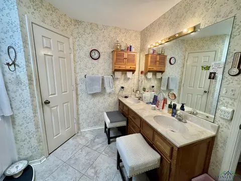 210 E Twilight Dr, Longview, TX 75604 photo 16