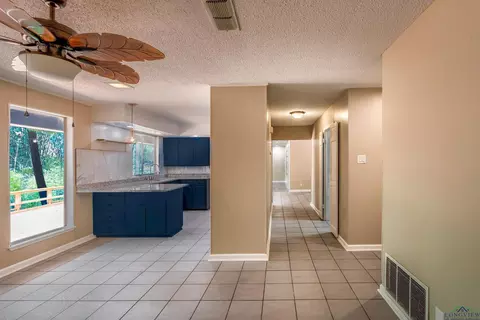 1004 Akin Dr, Longview, TX 75605 photo 6