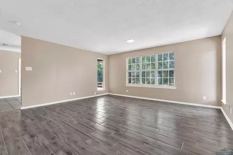 1004 Akin Dr, Longview, TX 75605 photo 35