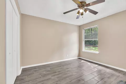1004 Akin Dr, Longview, TX 75605 photo 21