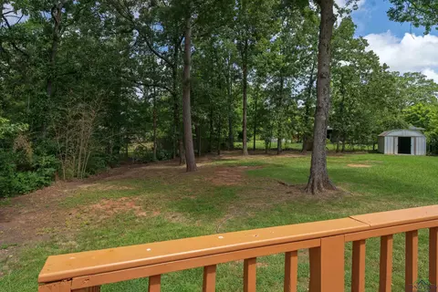 1004 Akin Dr, Longview, TX 75605 photo 9