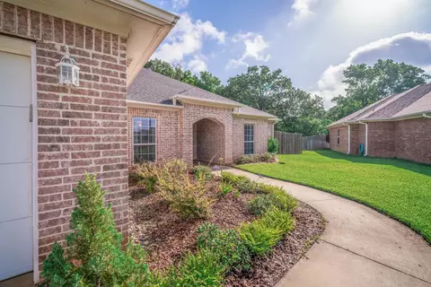 200 Ithaca Dr, Longview, TX 75604 photo 2