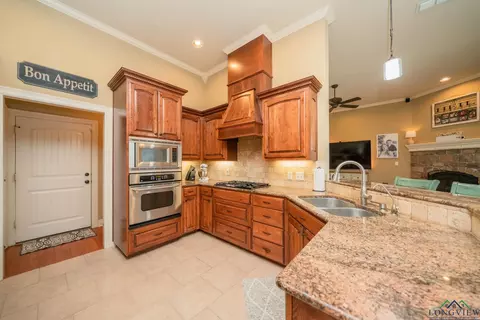 404 Ithaca Dr, Longview, TX 75604 photo 11