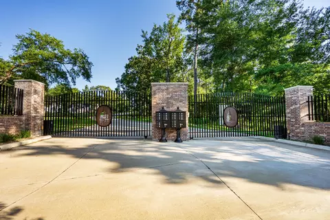 207 Longleaf Dr, Longview, TX 75602