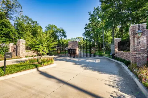 207 Longleaf Dr, Longview, TX 75602 photo 2