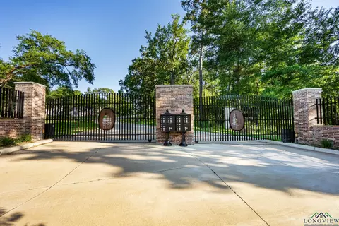 207 Longleaf Dr, Longview, TX 75602