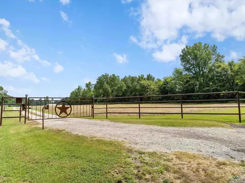 476 County Road 3201, Daingerfield, TX 75638 photo 2