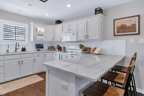 Kitchen - 1809 Chisolm Trl, Longview, TX 75605 photo 2 of 4
