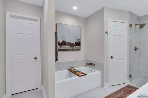 Bath - 1809 Chisolm Trl, Longview, TX 75605 photo 2 of 5