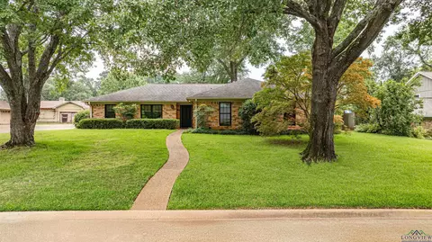 2000 W Warwick Cir, Longview, TX 75601