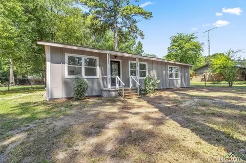 4052 Lakeshore Dr, Lone Star, TX 75668