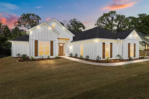 111 Pine Island Dr, Marshall, TX 75672