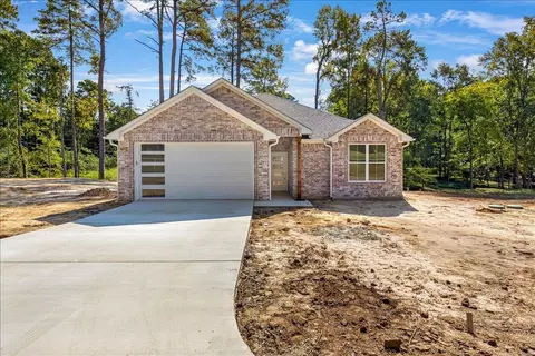 1674 Russell Dr, Longview, TX 75602
