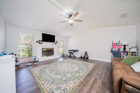 3719 Pratt Dr, Longview, TX 75604 photo 2