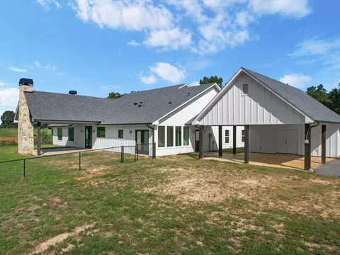 233 Coconut, Gilmer, TX 75644 photo 5
