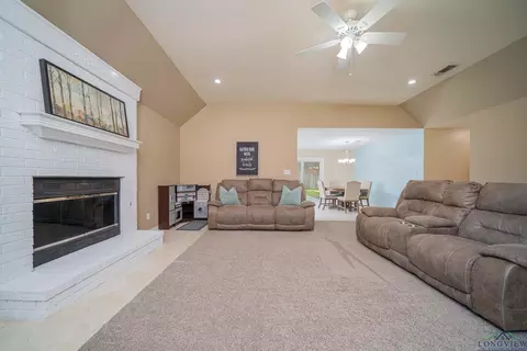 3727 Mark Dr, Longview, TX 75604 photo 5