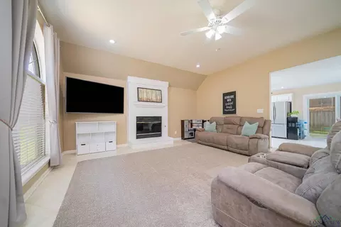 3727 Mark Dr, Longview, TX 75604 photo 4