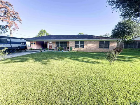 107 E Hope Dr, Longview, TX 75604