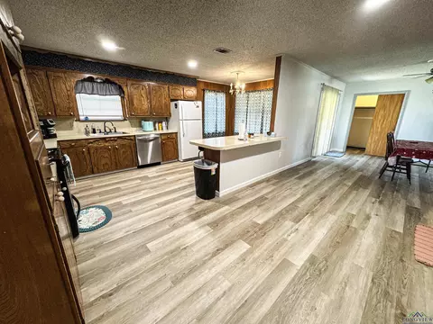 107 E Hope Dr, Longview, TX 75604 photo 9