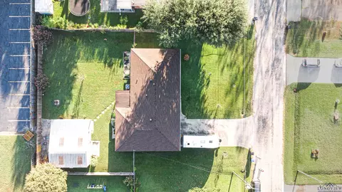 107 E Hope Dr, Longview, TX 75604 photo 2